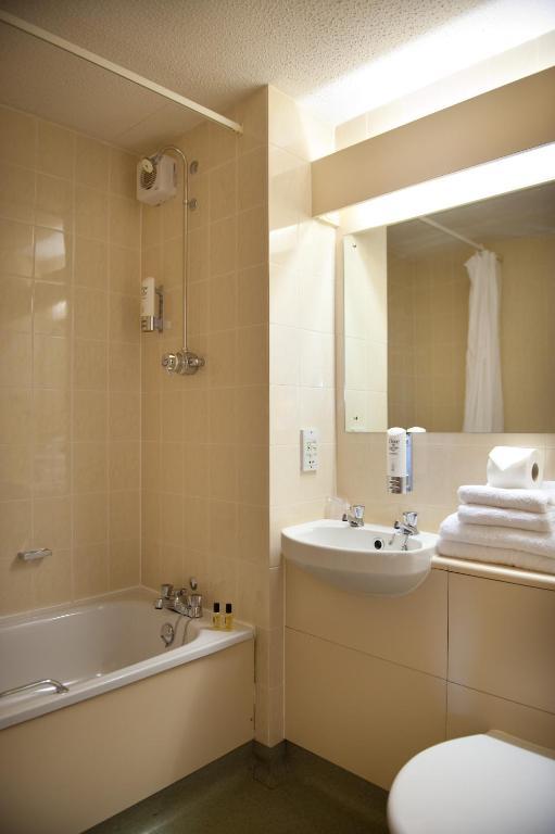 The Lodge Hotel Бирмингем Экстерьер фото