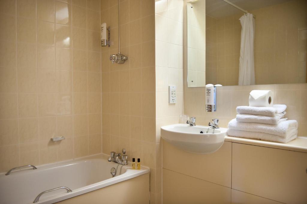 The Lodge Hotel Бирмингем Экстерьер фото